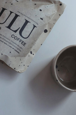 Lulu Becher mit gesprenkelter Glasur